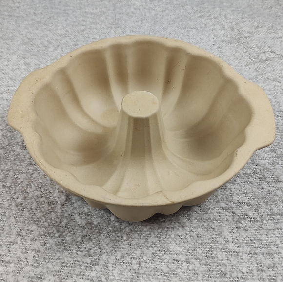 The Pampered Chef Other - The Pampered Chef Beige Bundt Cake Pan Bake Mold Stone